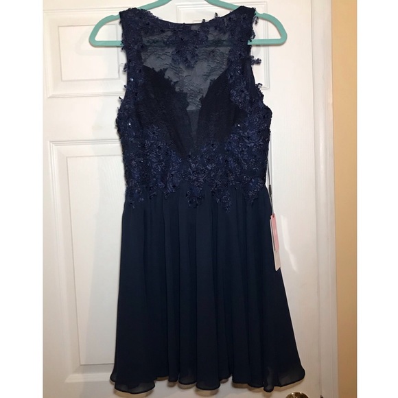 Formal Dress - Picture 6 of 8